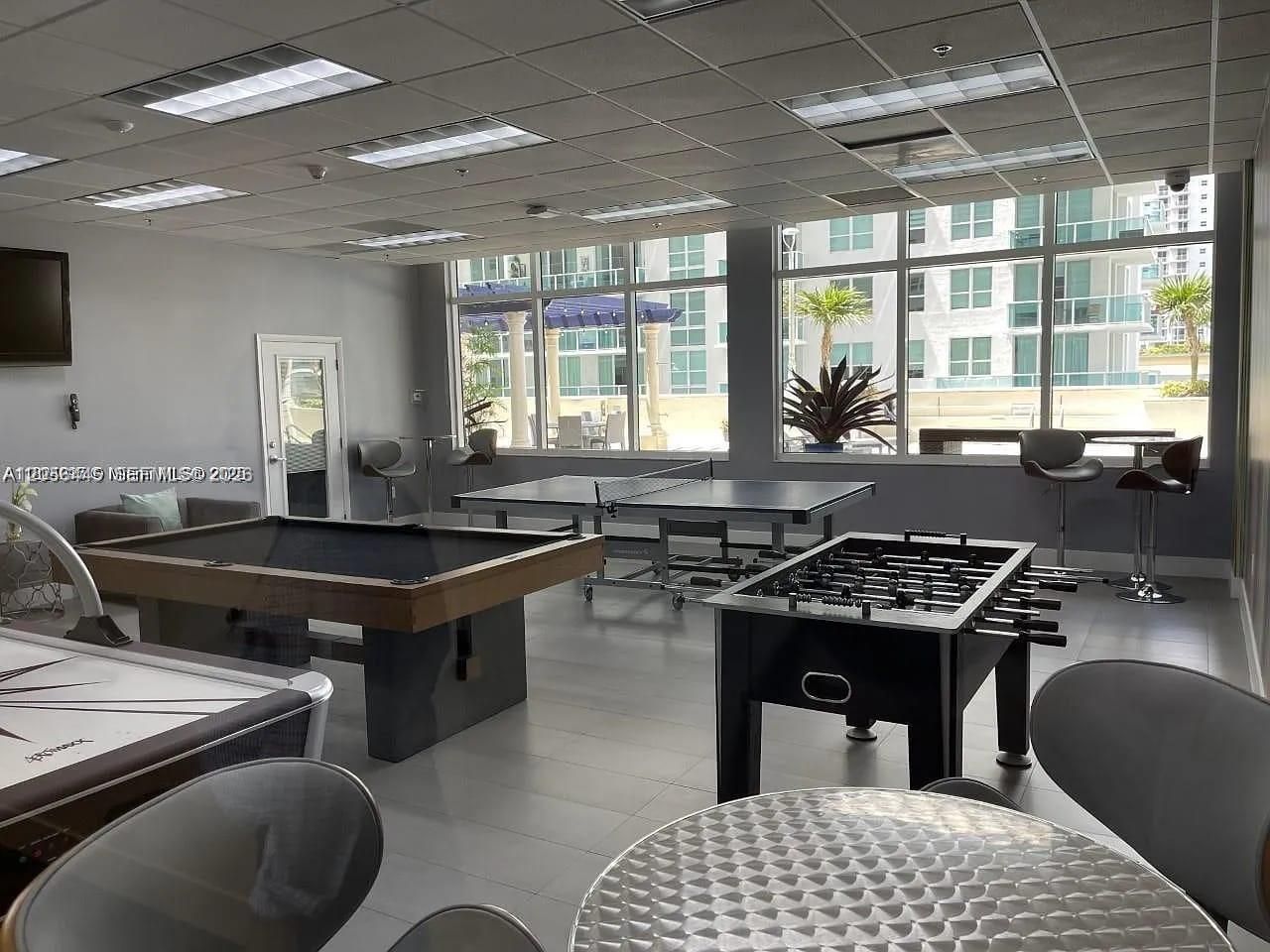 1200 Brickell Bay Dr , Unit 1518, Miami, FL 33131 Photo