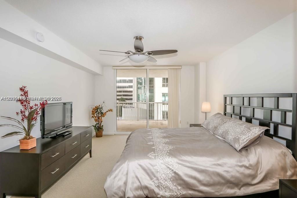1200 Brickell Bay Dr , Unit 1518, Miami, FL 33131 Photo