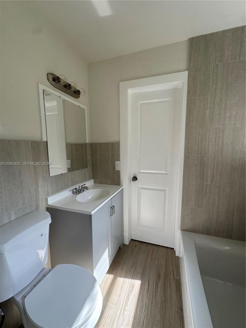 1048 E Avenue E , Unit 3, Riviera Beach, FL 33404 Photo