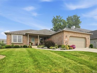 945 Oak Hill Court, Troy, OH 45373