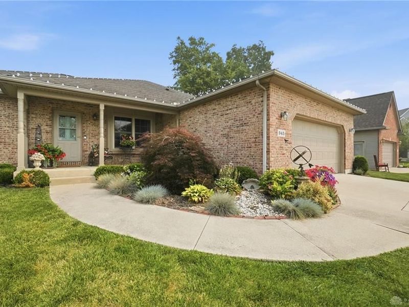 945 Oak Hill Court, Troy, OH 45373 Photo 3