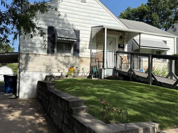2014 Overland Drive , St Louis, MO 63114