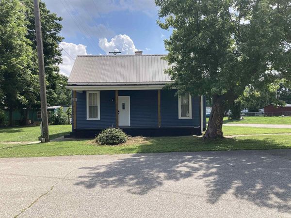 122 W Elm Street, Oakland City, IN 47660
