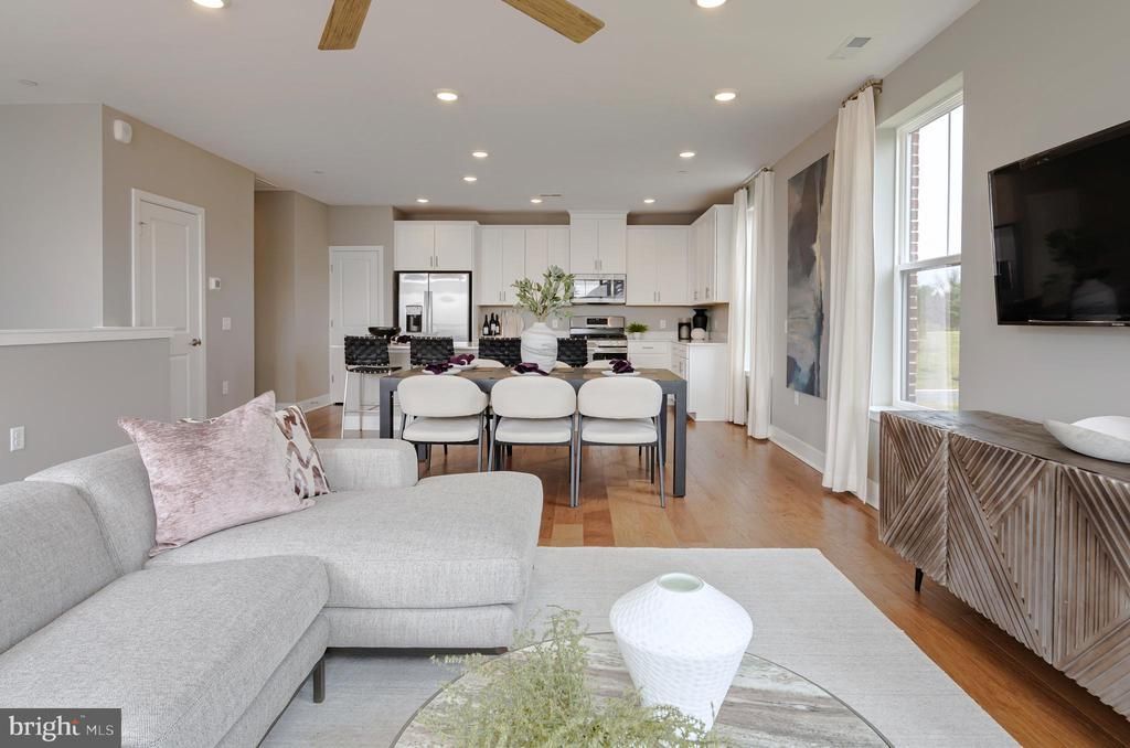 162 Leona Stewart Blvd, Pennington, NJ 08534 Main Photo