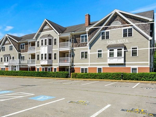 210 Chickering, Unit 307A, North Andover, MA 01845