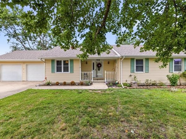 402 E 16th Street Circle, Kearney, MO 64060