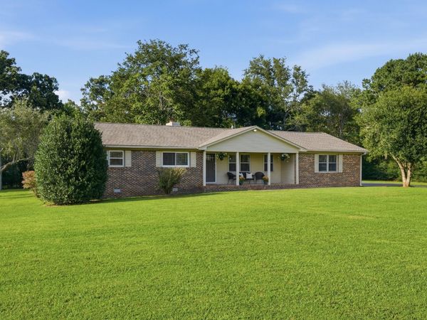 101 Royal Oak Dr , Winchester, TN 37398
