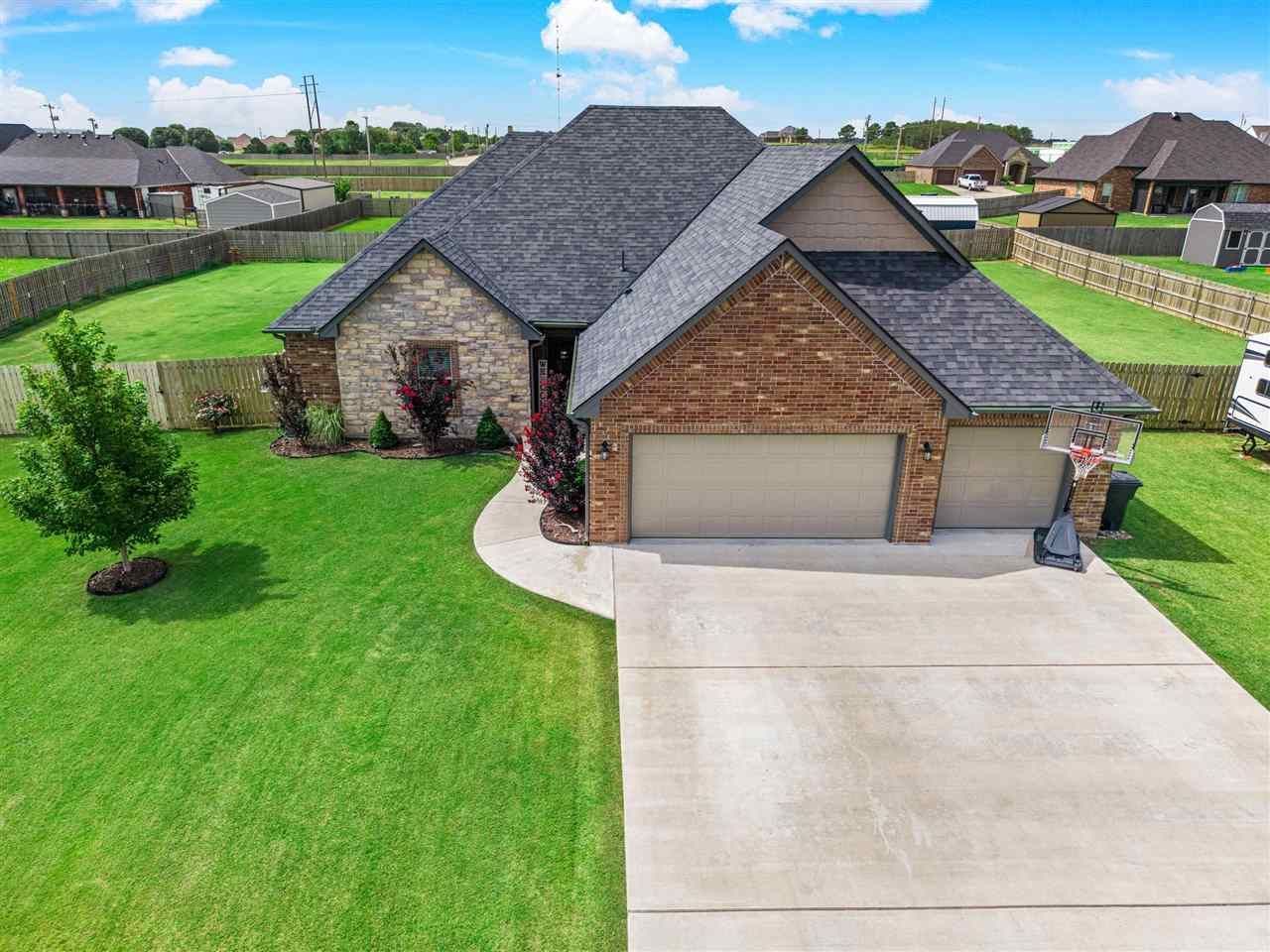5625 NE Bobcat Trail, Elgin, OK 73538 Main Photo