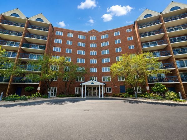 7120 N Milwaukee Avenue , Unit 208, Niles, IL 60714