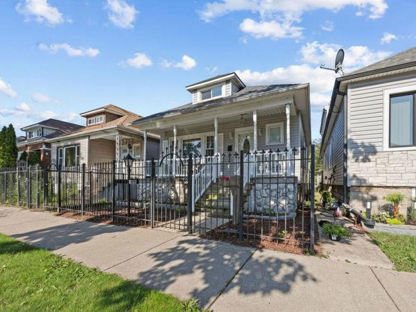 8328 S essex Avenue , Chicago, IL 60617