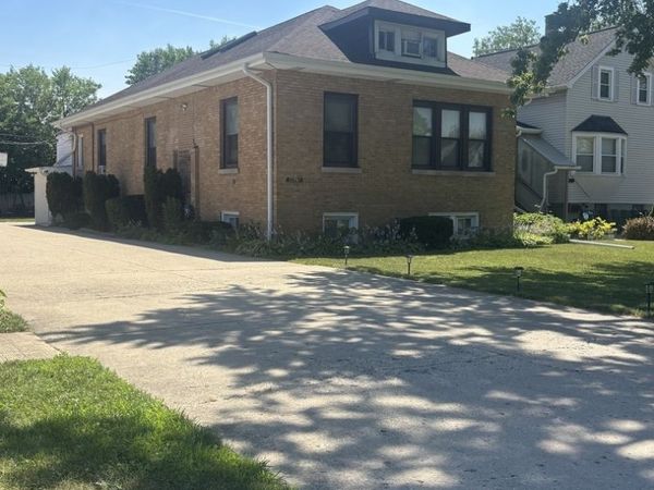 4825 W Jarlath Street , Lincolnwood, IL 60712