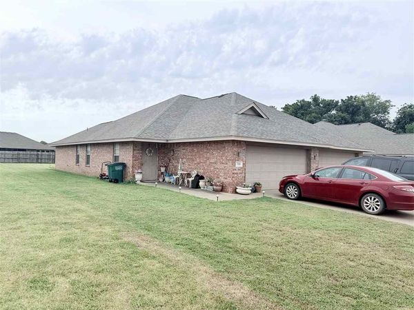 706 & 708 NE 4th Street, Perkins, OK 74059