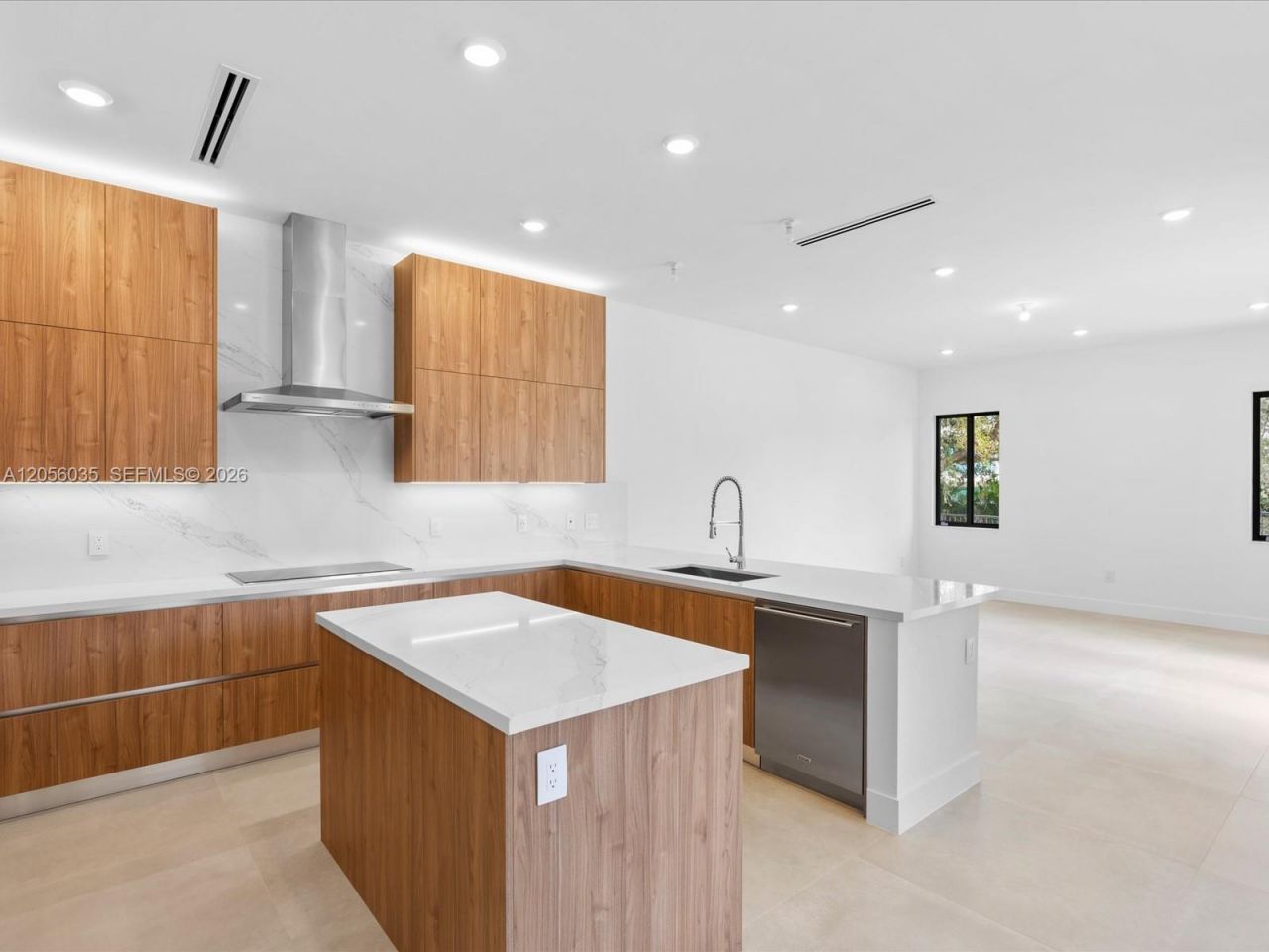 19701 NE 16 Pl , Miami, FL 33179 Photo