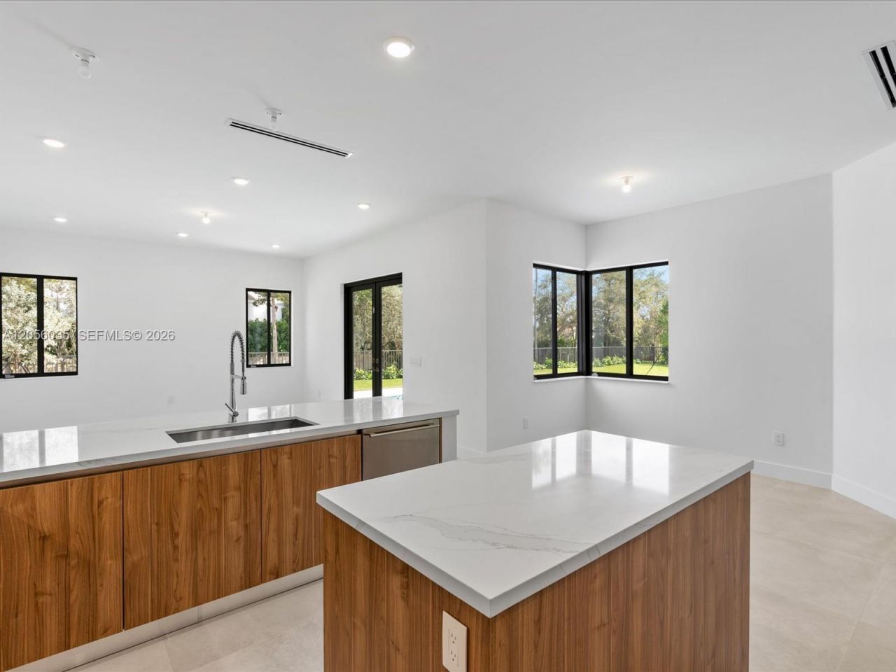 19701 NE 16 Pl , Miami, FL 33179 Photo