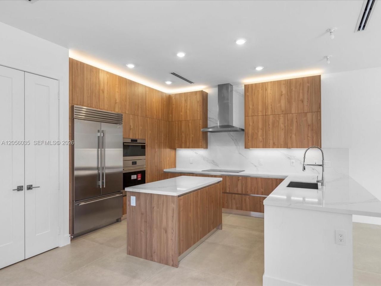 19701 NE 16 Pl , Miami, FL 33179 Photo