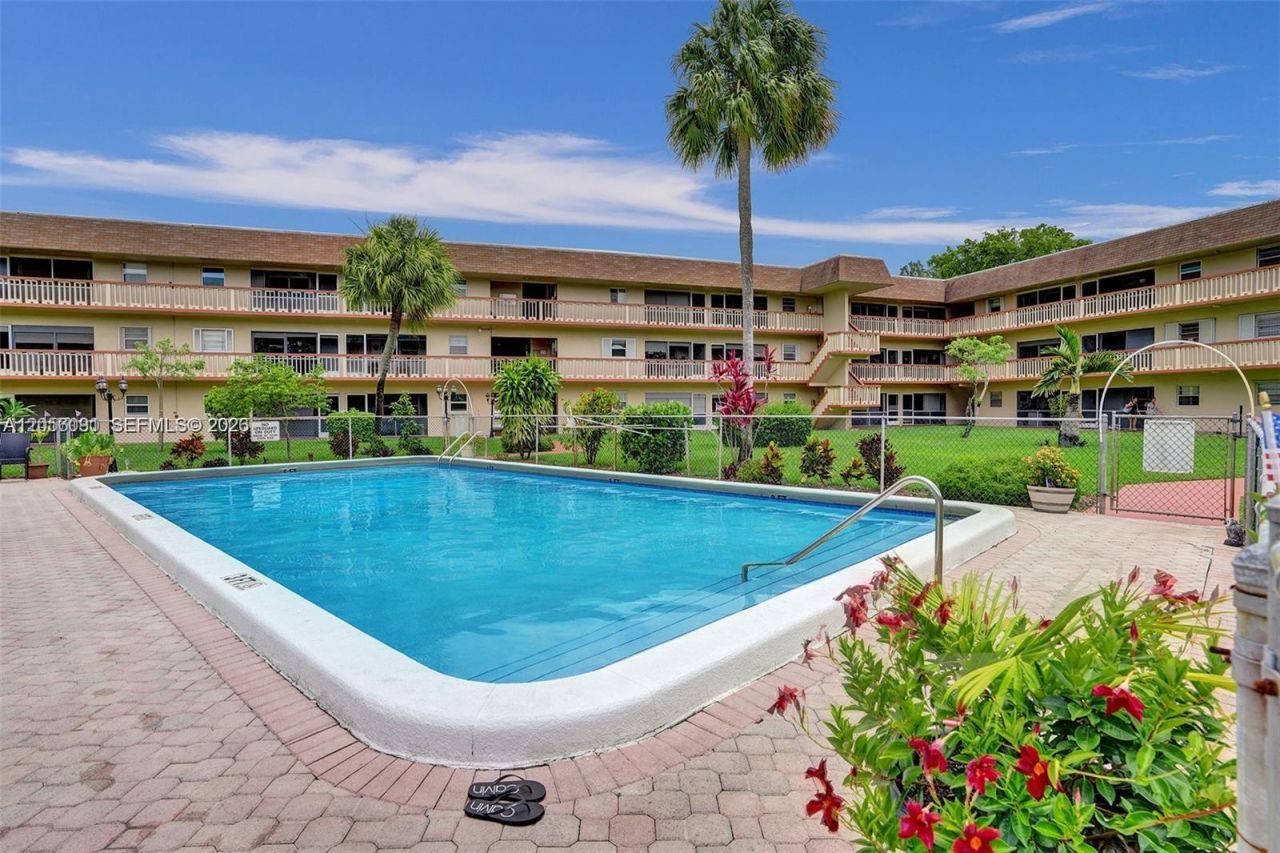 5300 Washington St , Unit T220, Hollywood, FL 33021 Photo