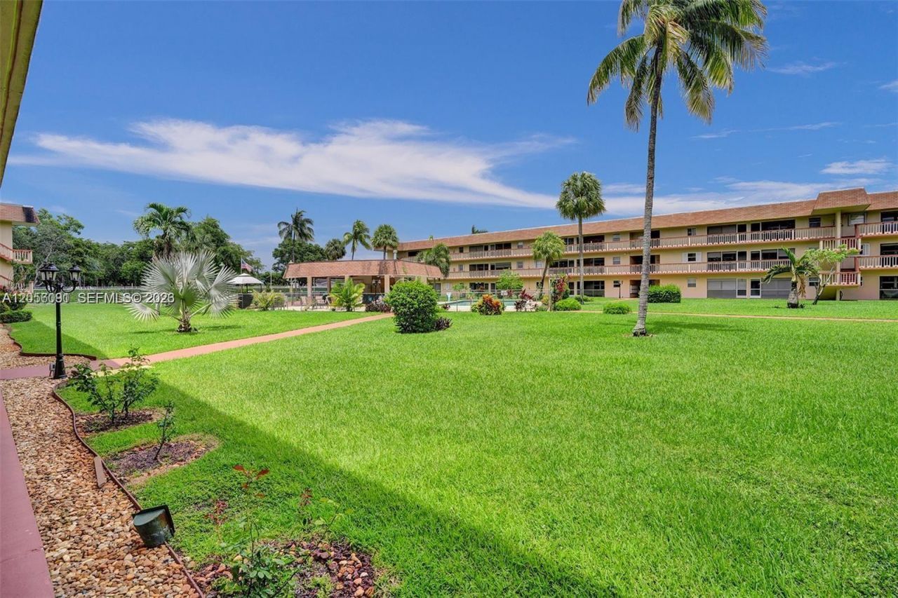 5300 Washington St , Unit T220, Hollywood, FL 33021 Photo