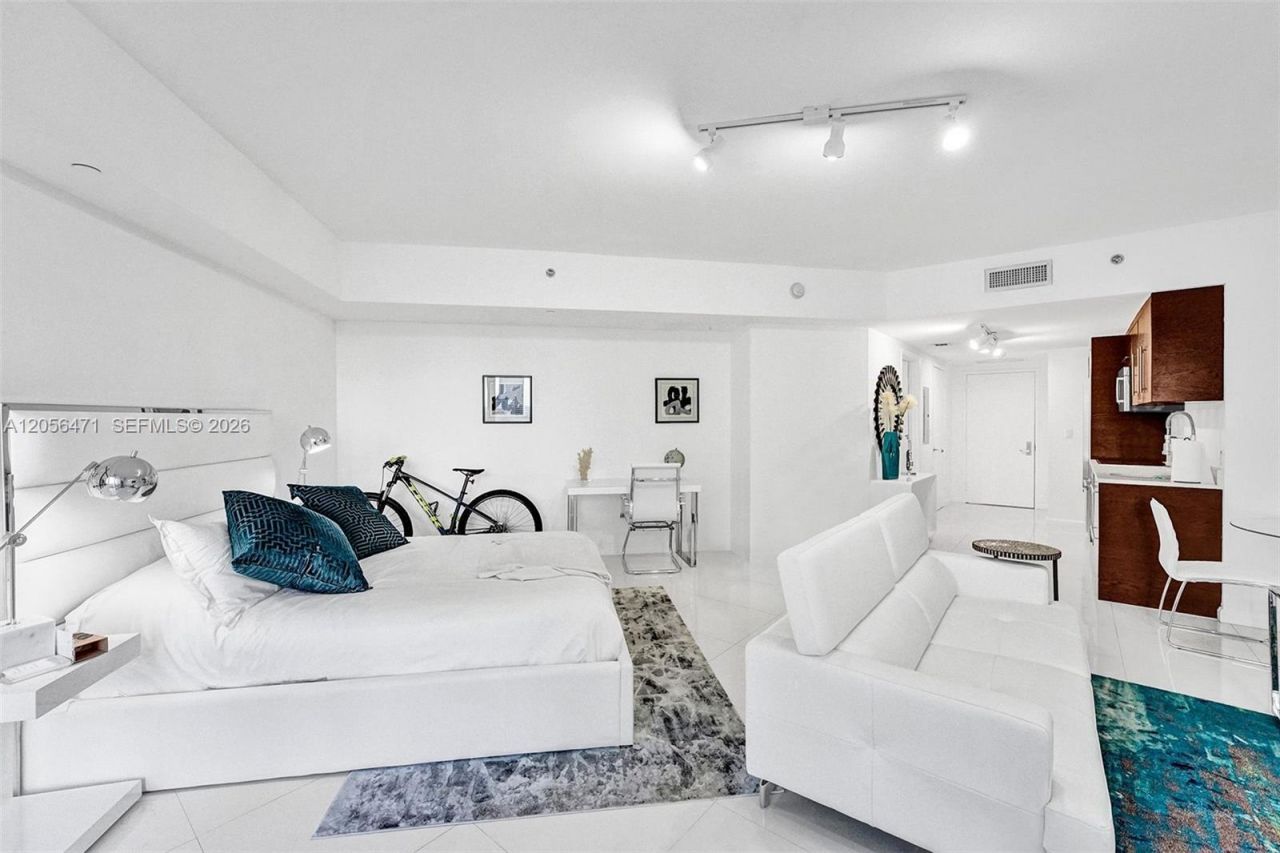 475 Brickell Ave , Unit 2708, Miami, FL 33131 Photo