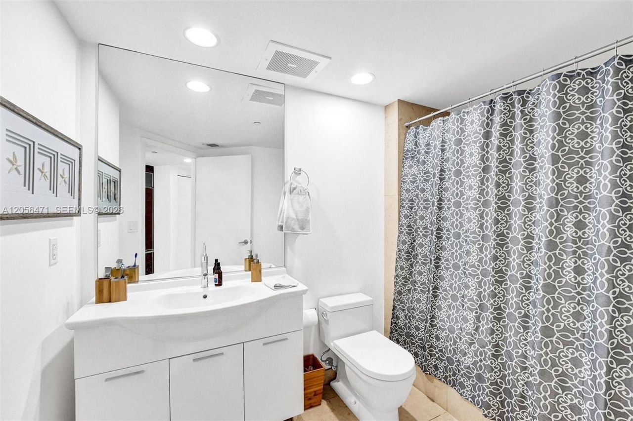 475 Brickell Ave , Unit 2708, Miami, FL 33131 Photo