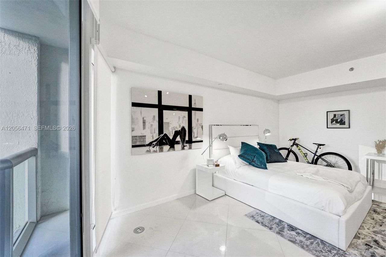 475 Brickell Ave , Unit 2708, Miami, FL 33131 Photo