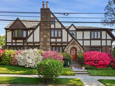 297 E Devonia Avenue, Mount Vernon, NY 10552