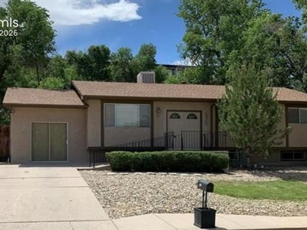 2215 Montezuma Drive, Pueblo, CO 81003