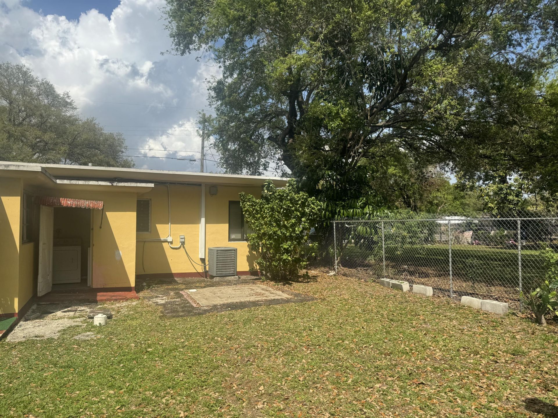 2360 NW 98th Street, Miami, FL 33147 Photo