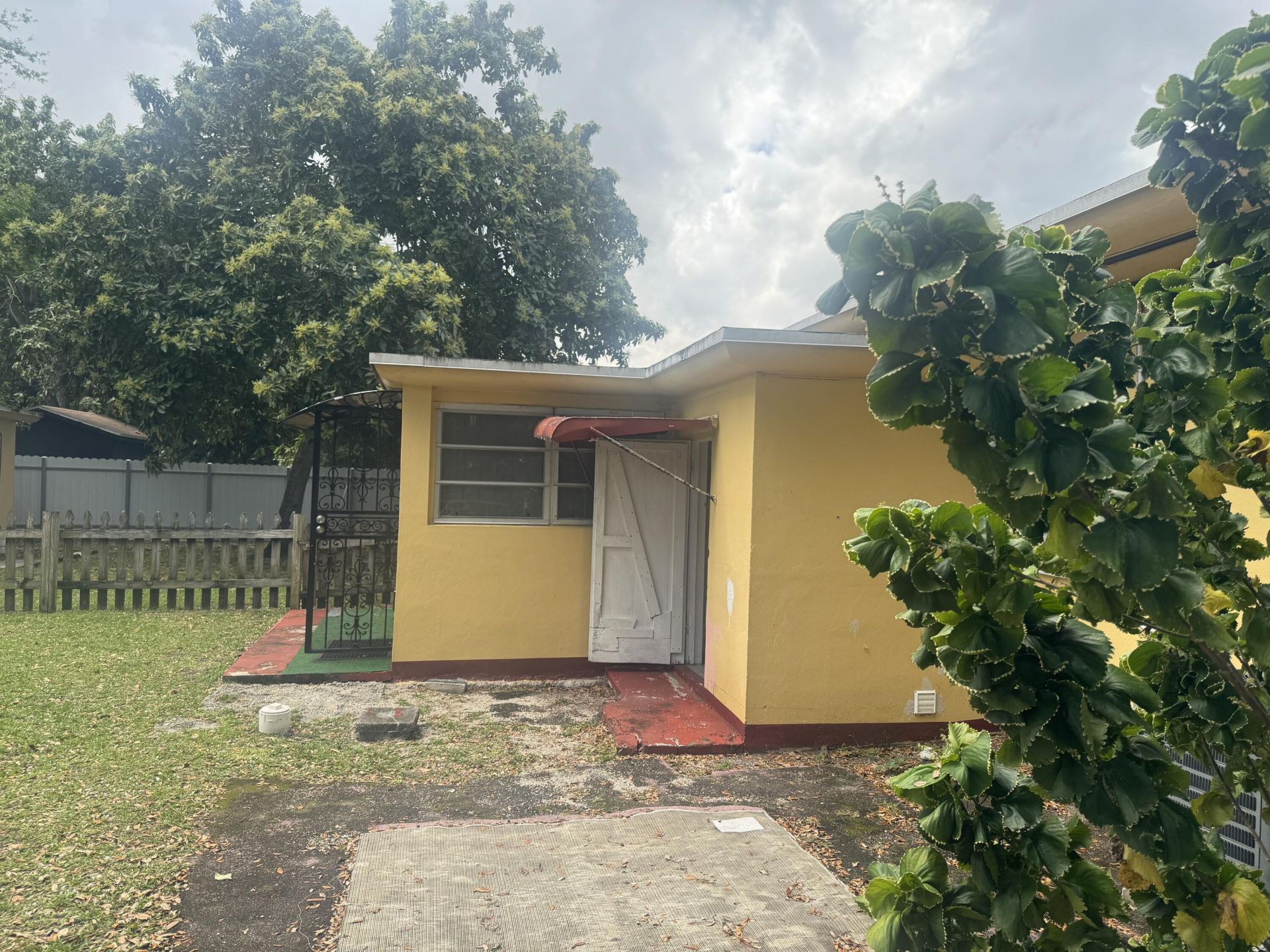 2360 NW 98th Street, Miami, FL 33147 Photo