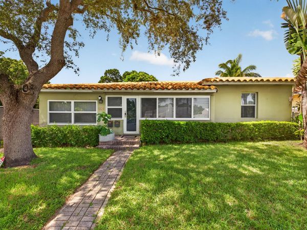 423 SW 11th Court, Unit A, Fort Lauderdale, FL 33315