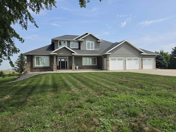 1405 2nd St SW, Orange City, IA 51041