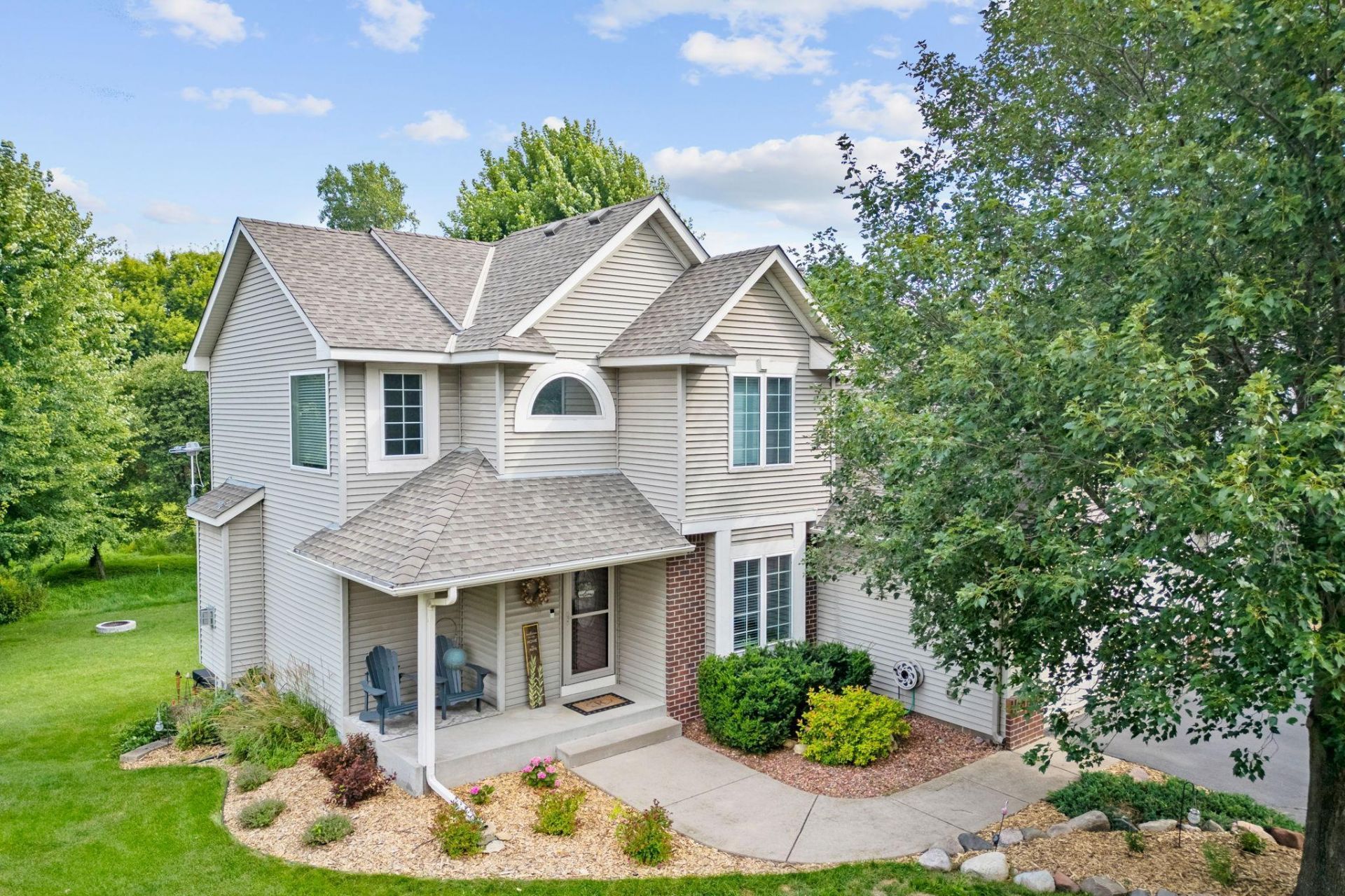 2213 Emerald Lane  Saint Paul, MN 55119