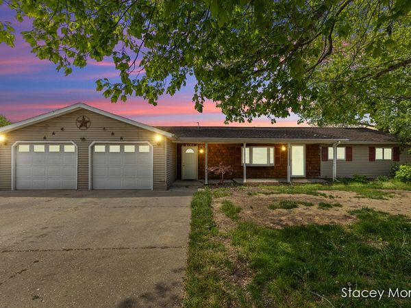 1910 Waterview Way, Crystal, MI 48818