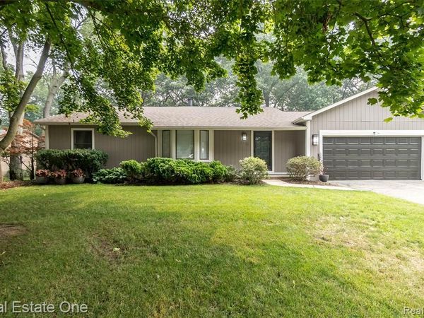 3190 Kenicott Drive, Commerce Twp, MI 48390