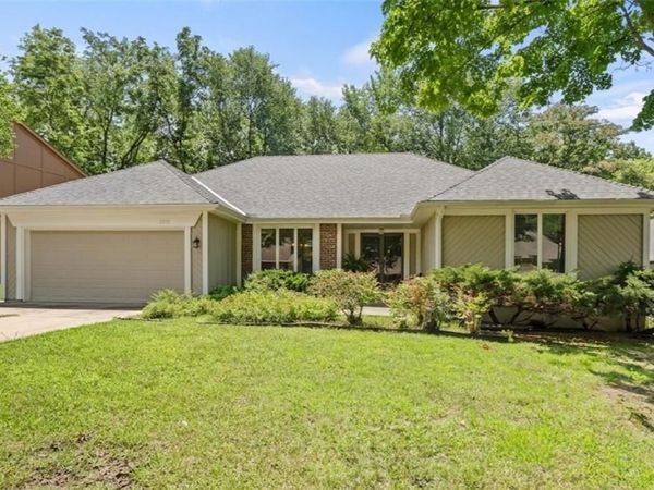 11715 W 102nd Terrace, Overland Park, KS 66214