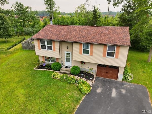 105 Winstead Circle , Minoa, NY 13116