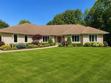 30 Meadowbrook Drive , Elma, NY 14059