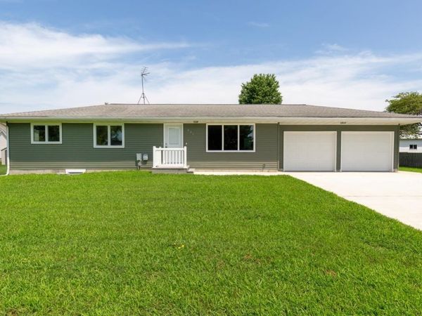 806 Gray , Aplington, IA 50604
