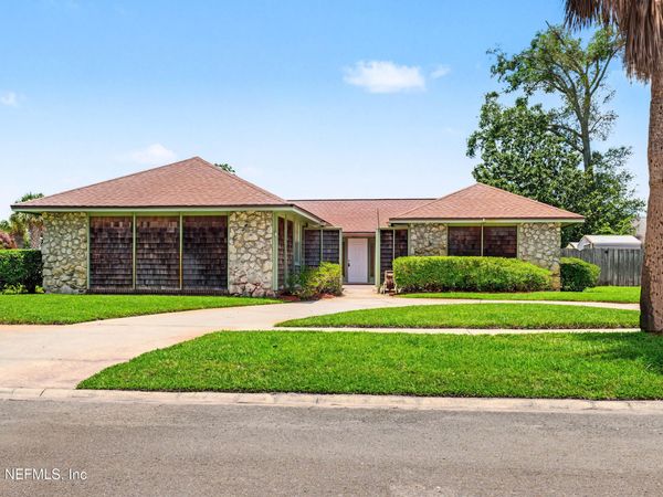3866 LUTH Drive E, Jacksonville, FL 32250