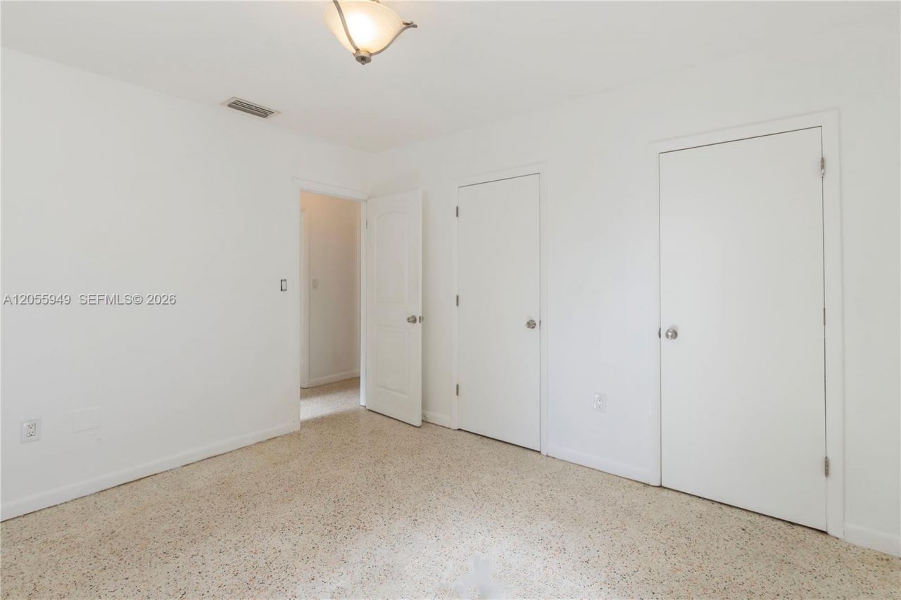 565 NE 160th Ter , Miami, FL 33162 Photo
