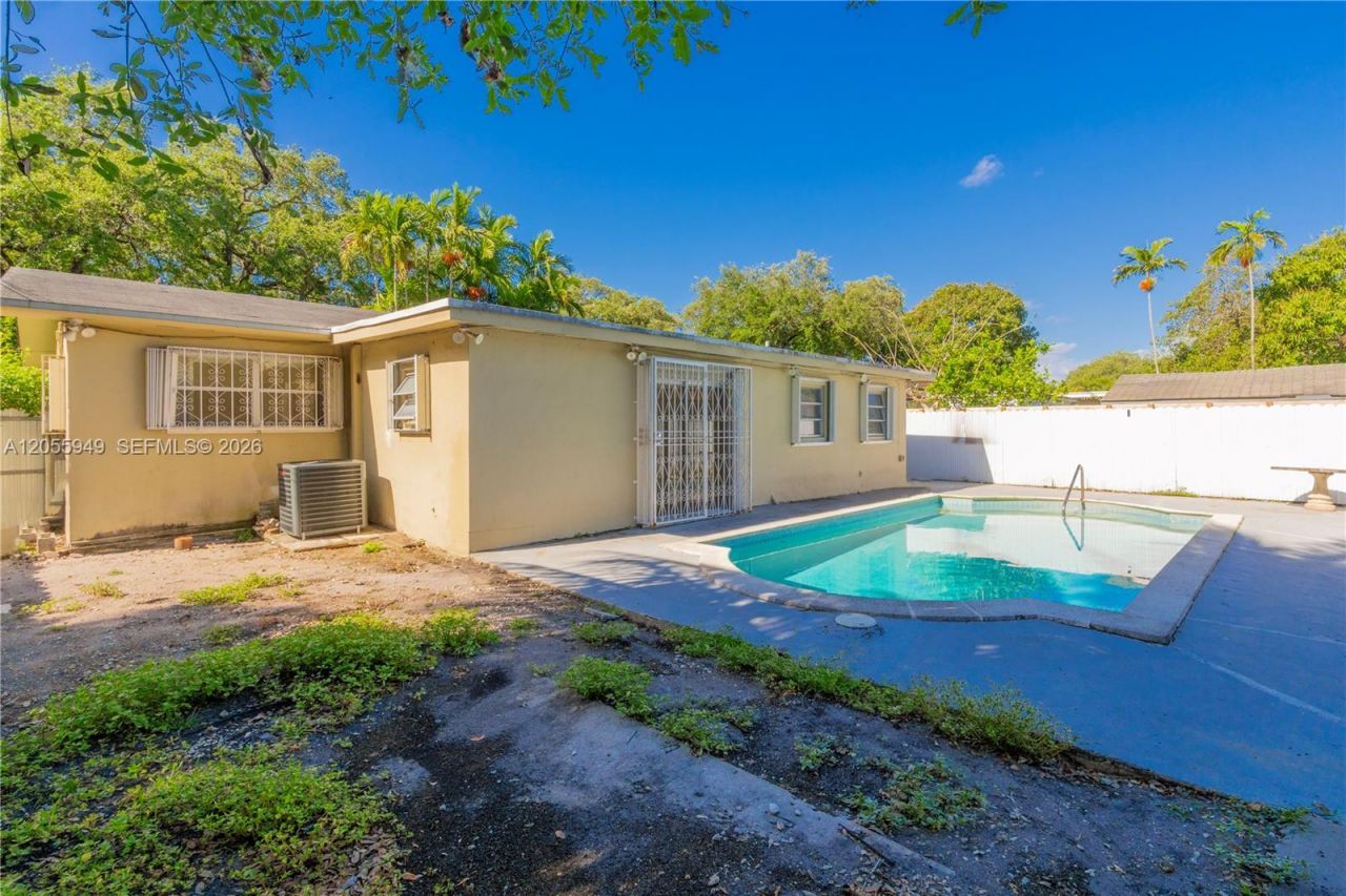 565 NE 160th Ter , Miami, FL 33162 Photo