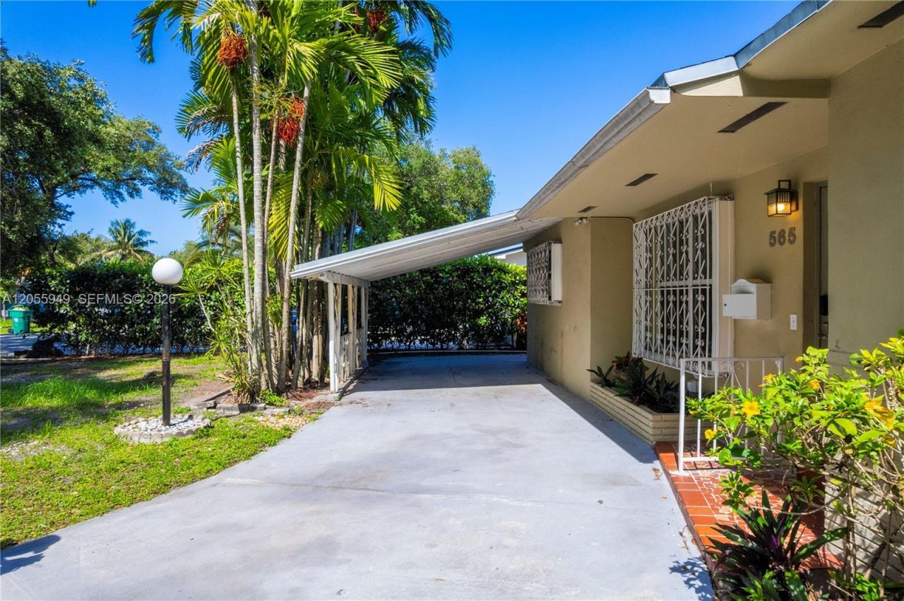 565 NE 160th Ter , Miami, FL 33162 Photo