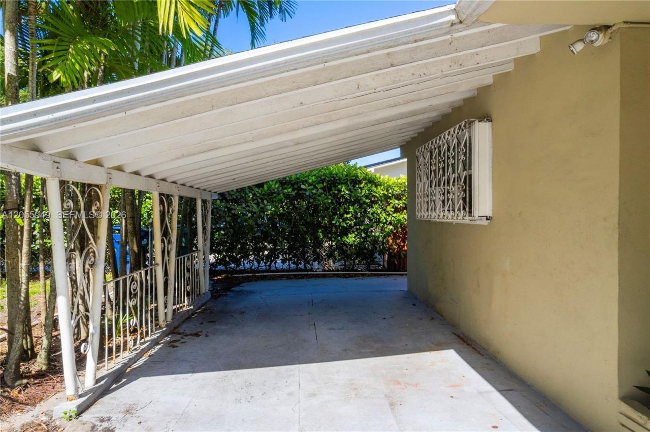 565 NE 160th Ter , Miami, FL 33162 Photo