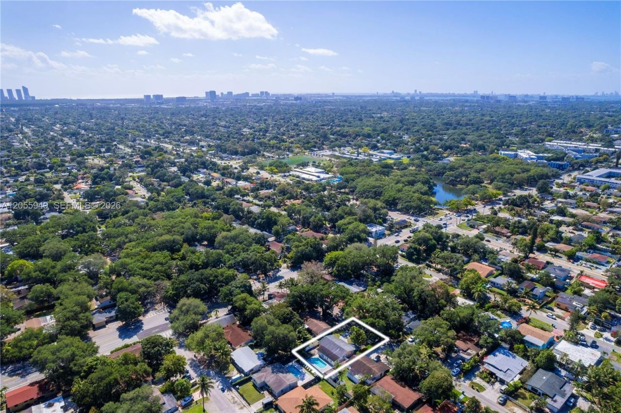 565 NE 160th Ter , Miami, FL 33162 Photo