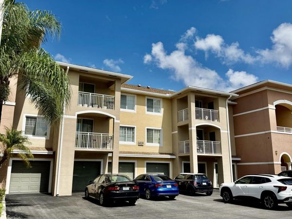 6529 EMERALD DUNES Drive, Unit 302, West Palm Beach, FL 33411
