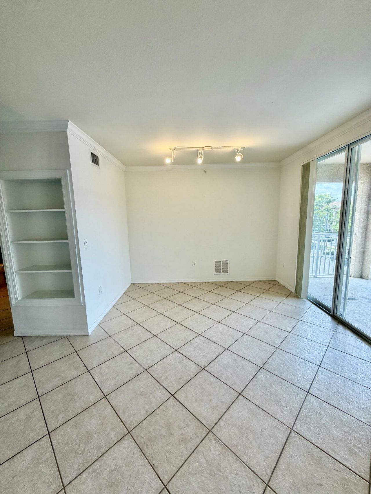 6529 Emerald Dunes Drive, Unit 302, West Palm Beach, FL 33411 Photo
