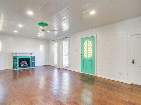 619 W Live Oak Street, Jacksboro, TX 76458