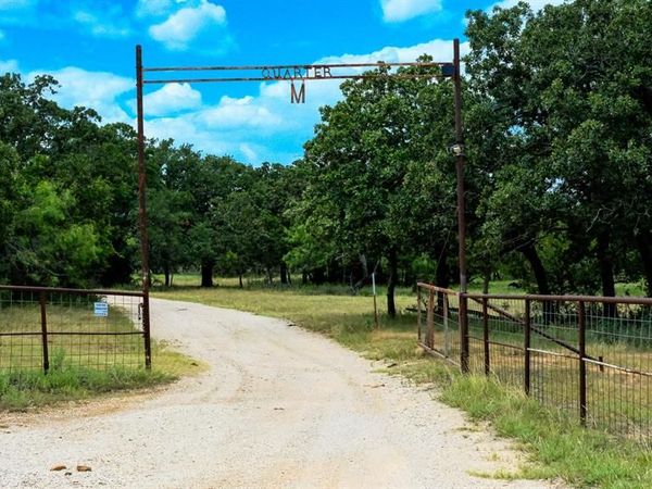 1922 Loving Road , Jermyn, TX 76459