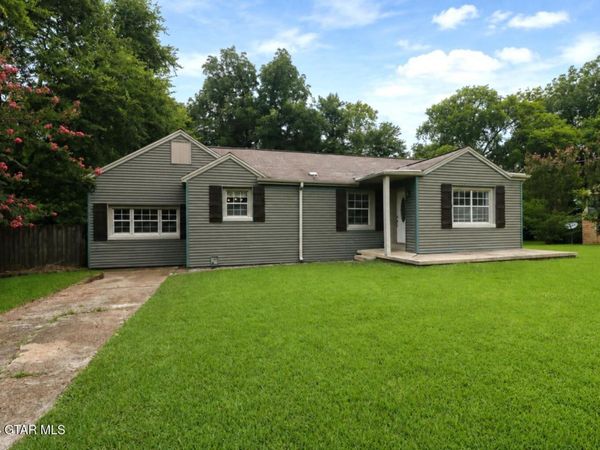 206 Hillside Drive, Starkville, MS 39759
