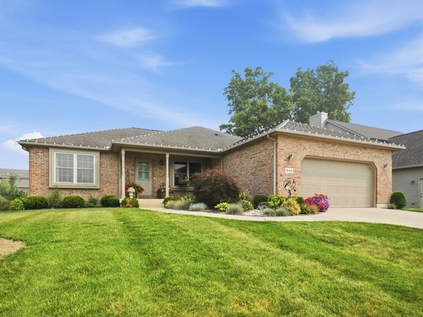945 Oak Hill Court, Troy, OH 45373