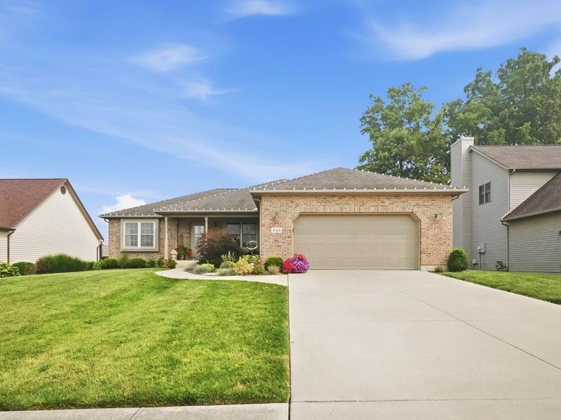 945 Oak Hill Court, Troy, OH 45373 Photo 2